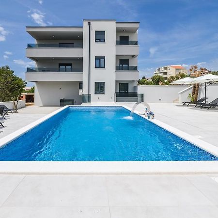The Eagle Apartment Novalja Luaran gambar