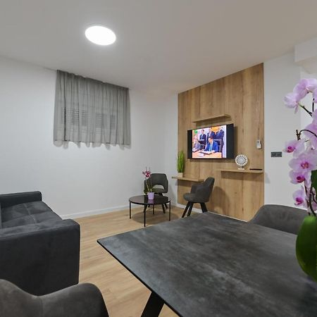 The Eagle Apartment Novalja Luaran gambar