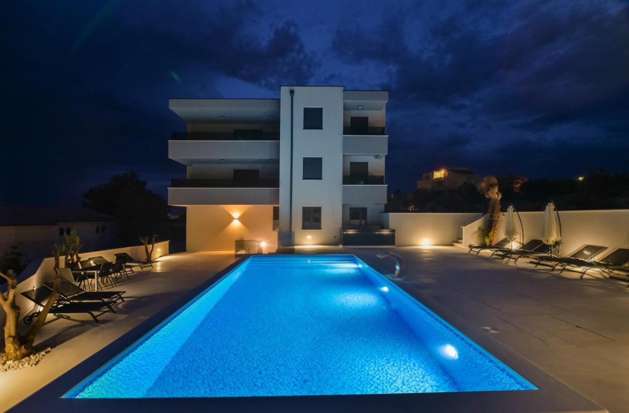 The Eagle Apartment Novalja Luaran gambar