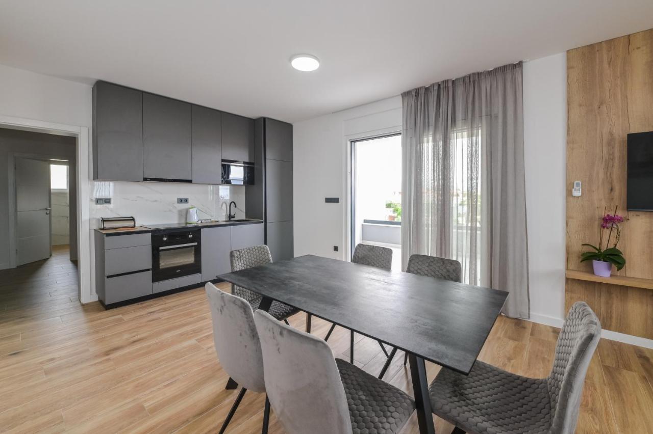 The Eagle Apartment Novalja Luaran gambar