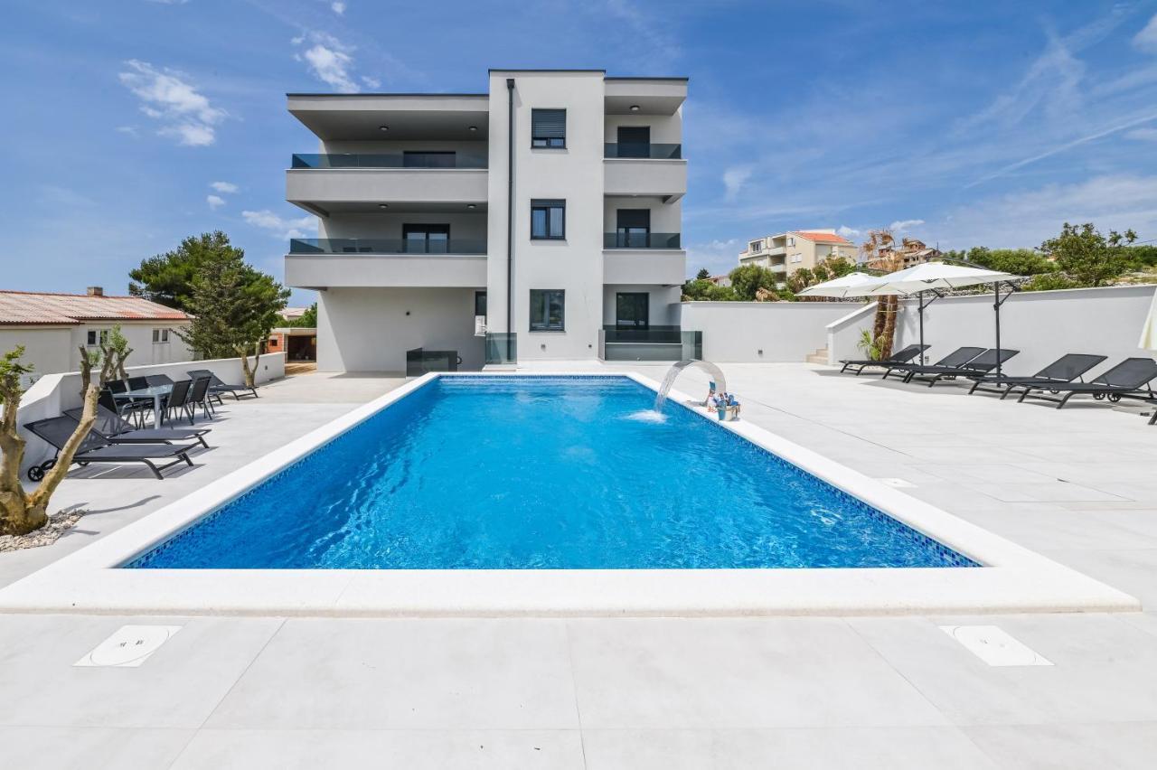 The Eagle Apartment Novalja Luaran gambar