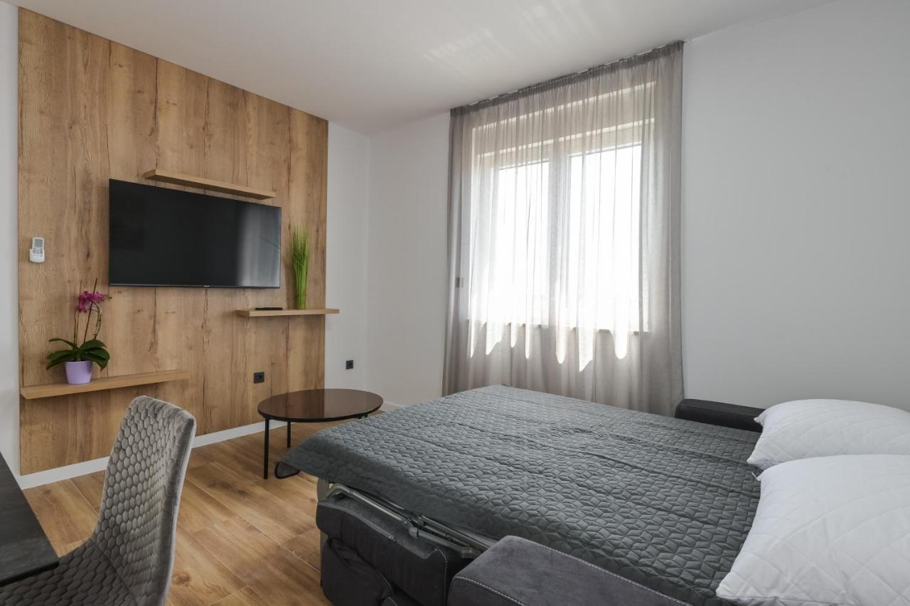 The Eagle Apartment Novalja Luaran gambar