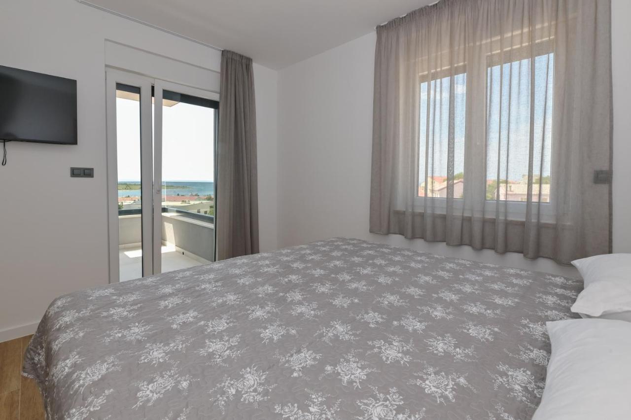 The Eagle Apartment Novalja Luaran gambar