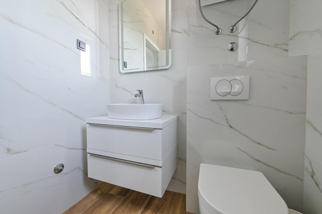 The Eagle Apartment Novalja Luaran gambar