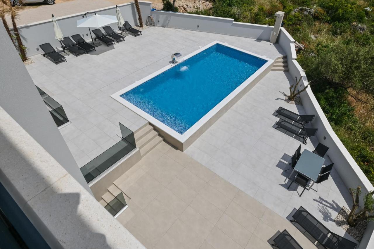 The Eagle Apartment Novalja Luaran gambar