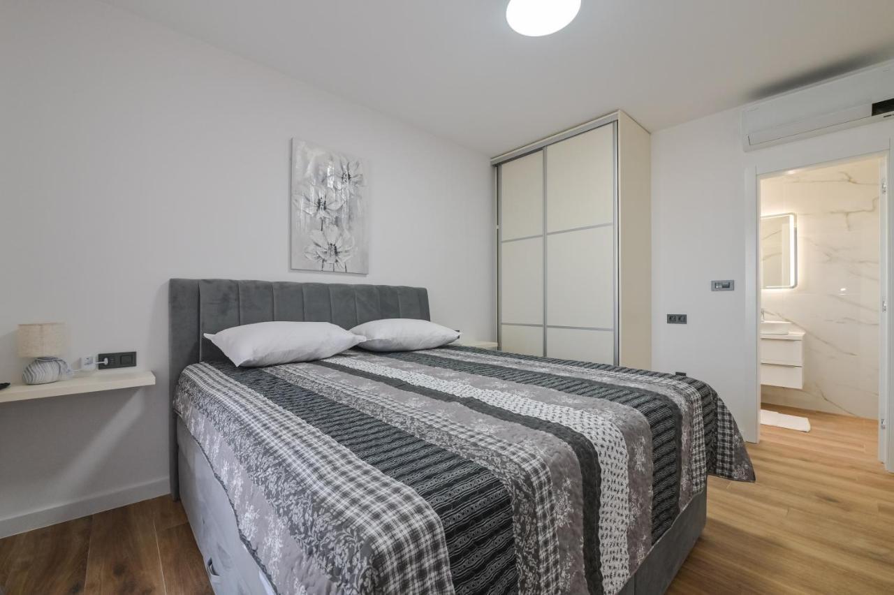 The Eagle Apartment Novalja Luaran gambar