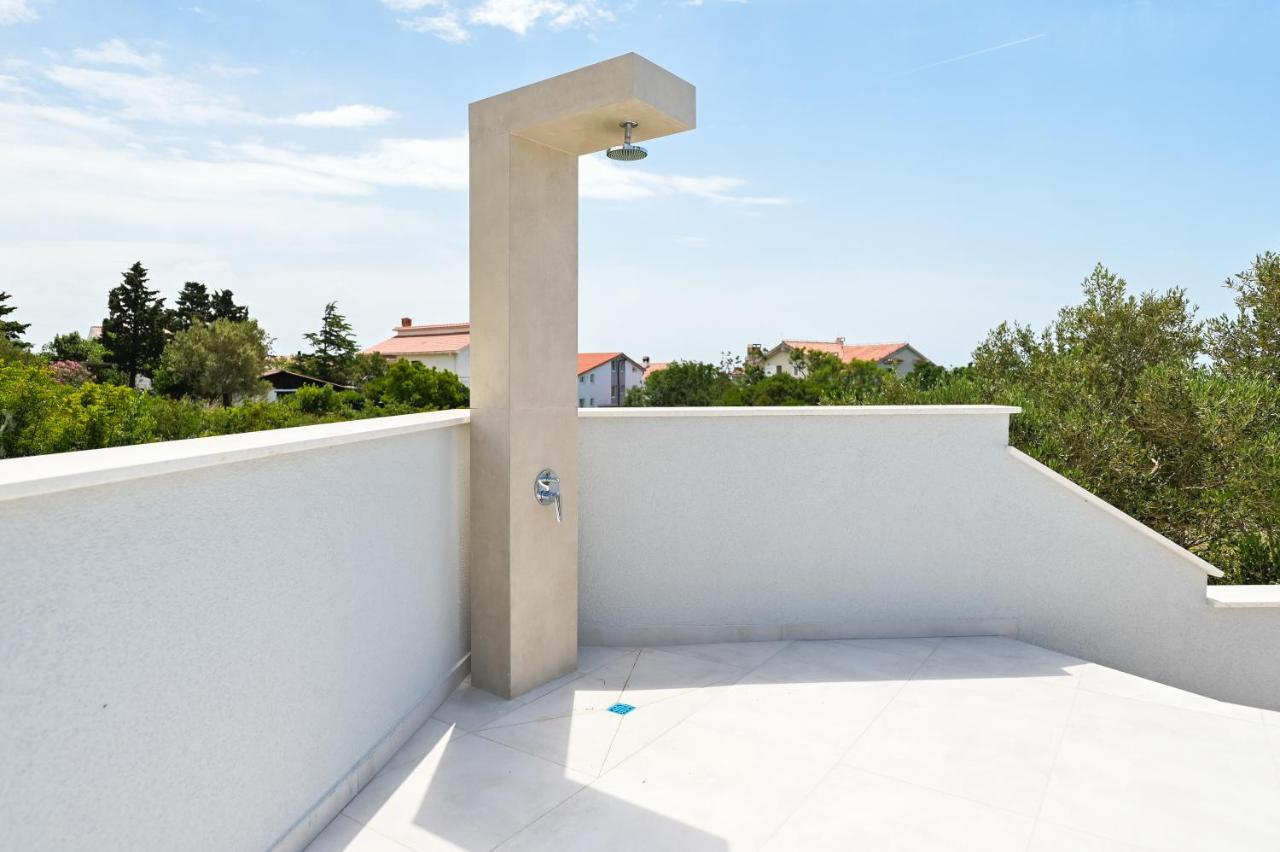The Eagle Apartment Novalja Luaran gambar