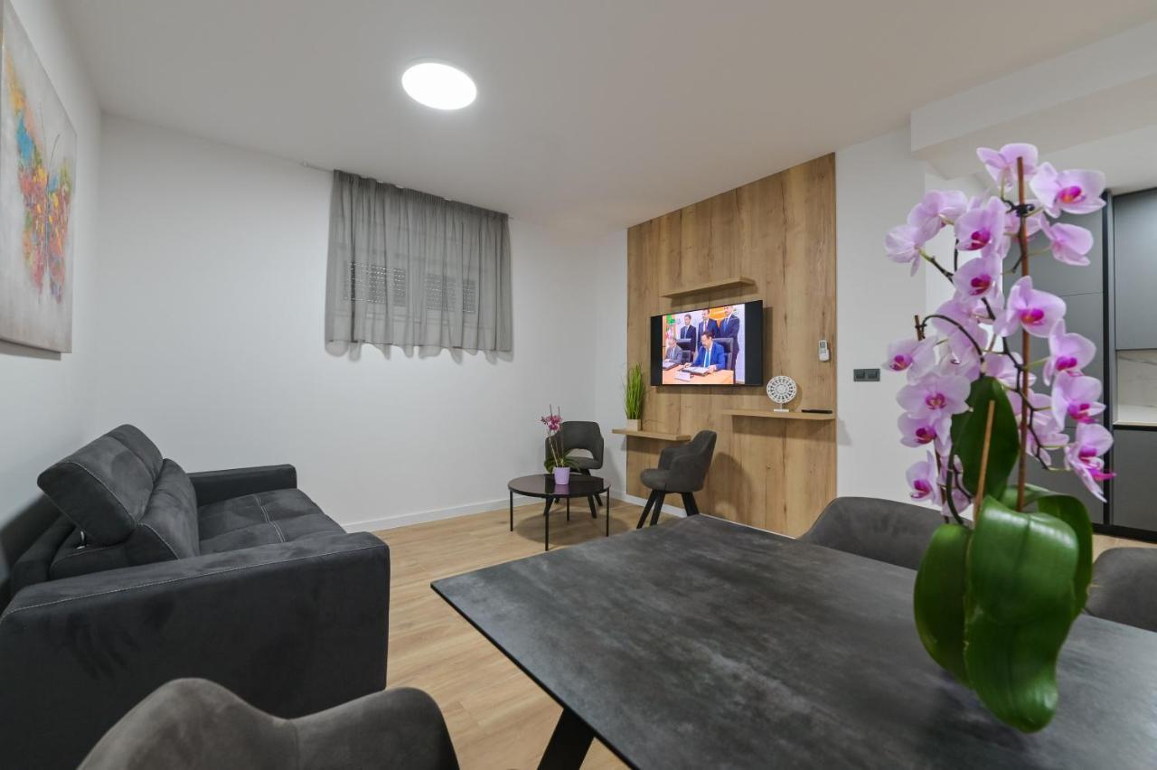The Eagle Apartment Novalja Luaran gambar