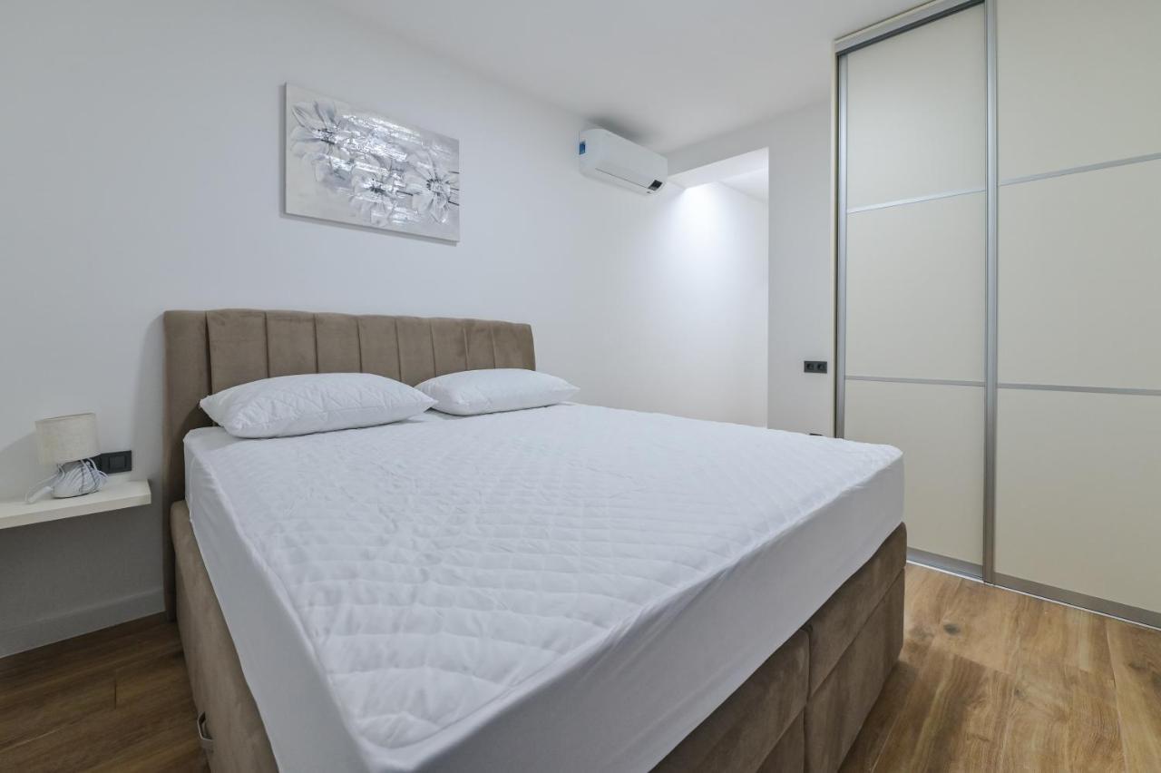 The Eagle Apartment Novalja Luaran gambar