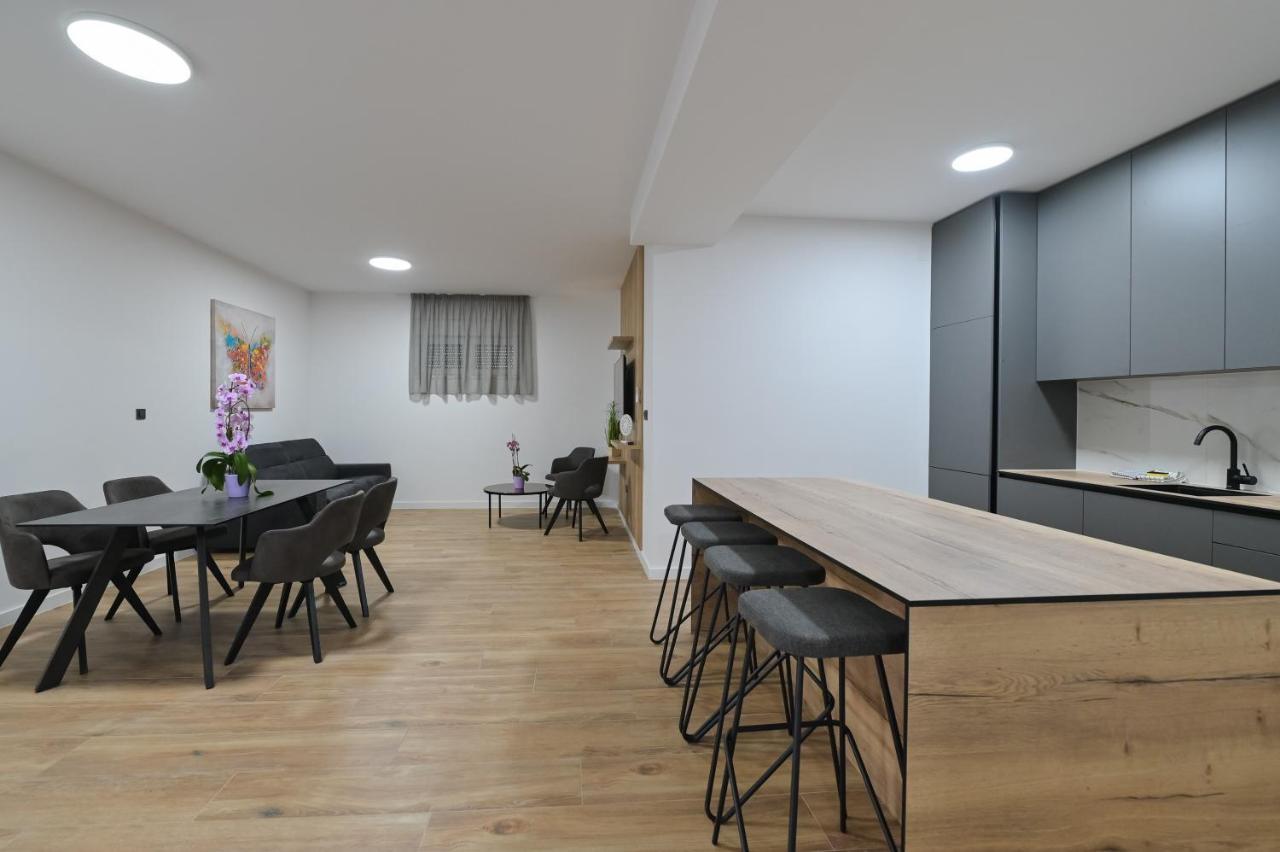 The Eagle Apartment Novalja Luaran gambar